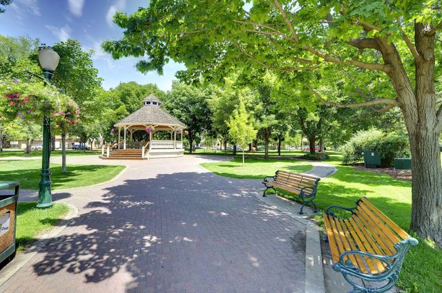 1109 Crystal Court, Chaska, MN 55318