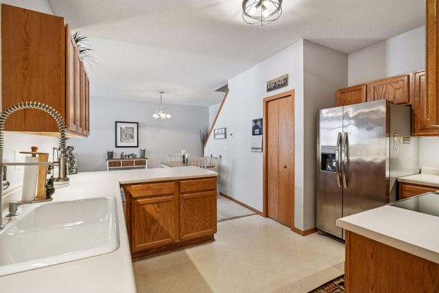 1109 Crystal Court, Chaska, MN 55318