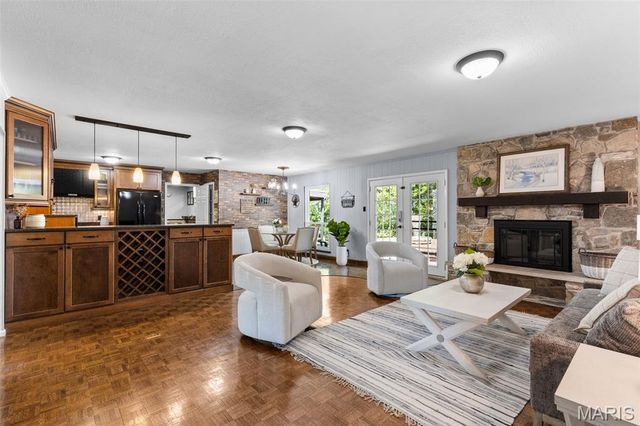 14611 Rogue River Drive, Chesterfield, MO 63017