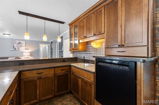 14611 Rogue River Drive, Chesterfield, MO 63017