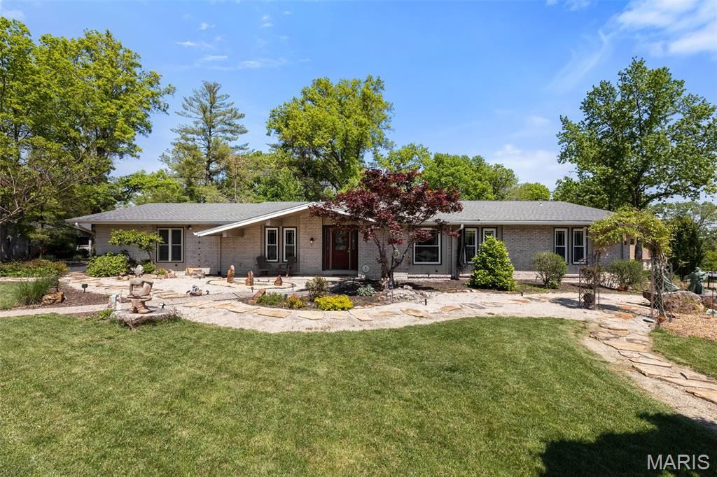 14611 Rogue River Drive, Chesterfield, MO 63017