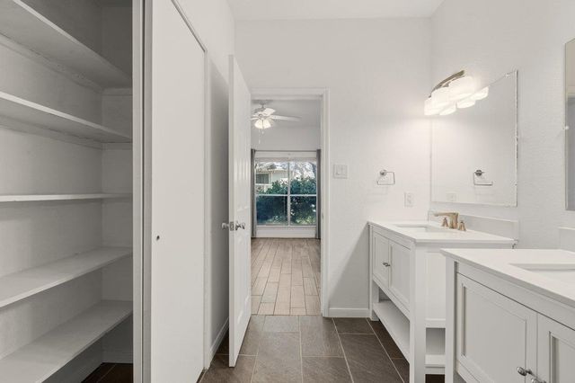 2450 Wickersham LN 1006, Austin, TX 78741