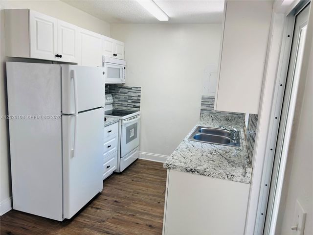 9820 Caribbean Blvd, Cutler Bay, FL 33189