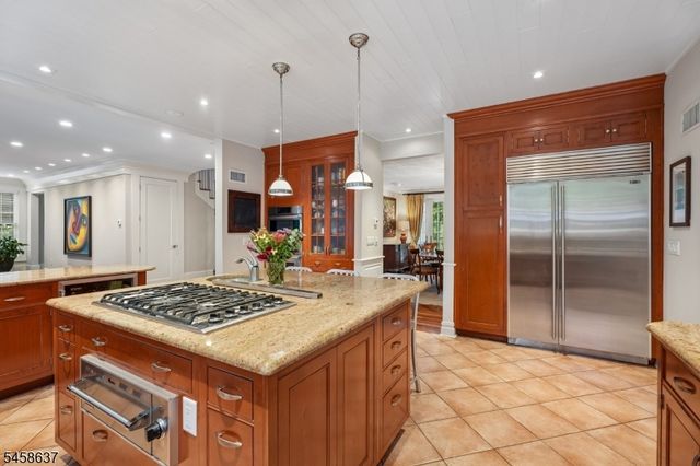16 Holmehill Lane, Roseland Boro, NJ 07068