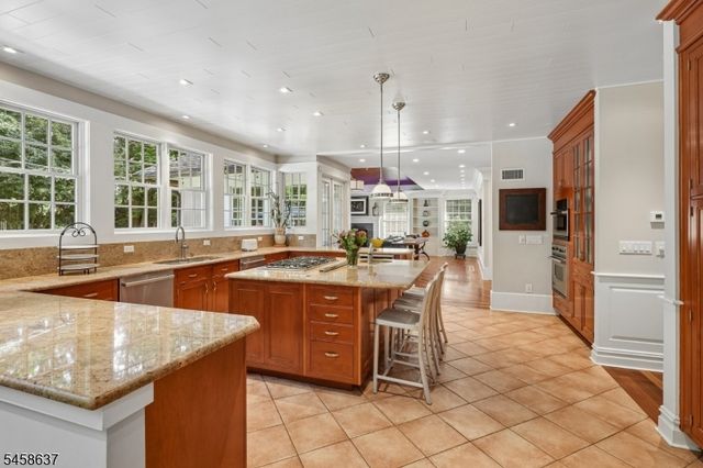 16 Holmehill Lane, Roseland Boro, NJ 07068