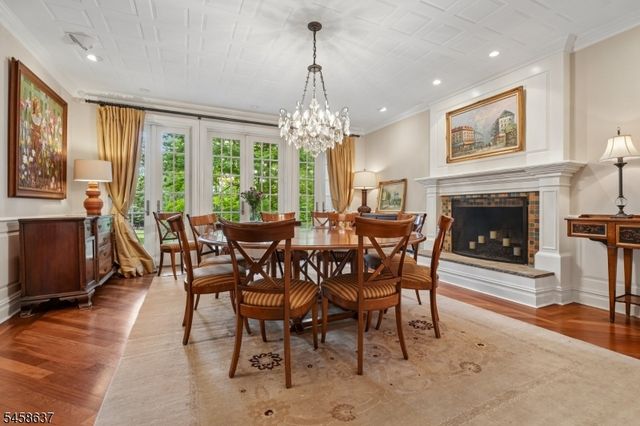 16 Holmehill Lane, Roseland Boro, NJ 07068