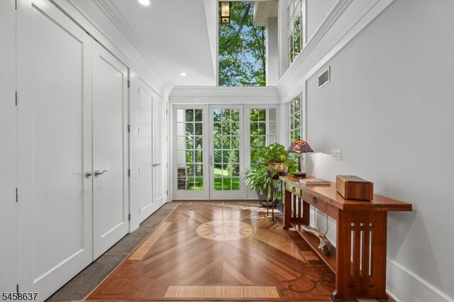 16 Holmehill Lane, Roseland Boro, NJ 07068