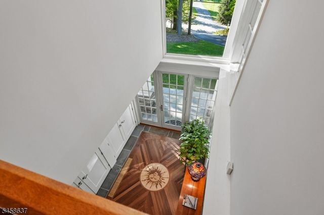 16 Holmehill Lane, Roseland Boro, NJ 07068