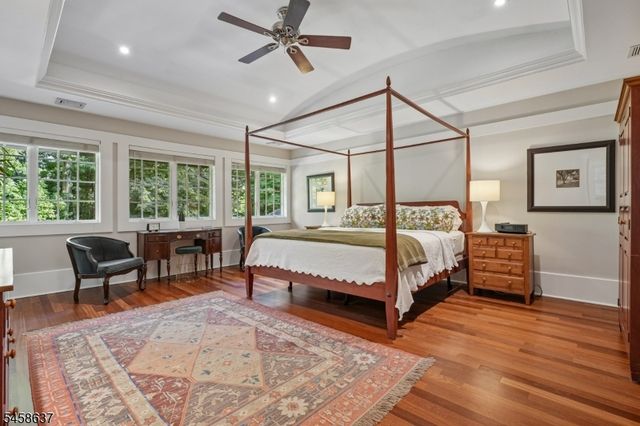 16 Holmehill Lane, Roseland Boro, NJ 07068