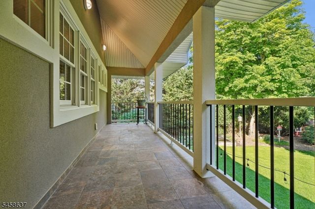 16 Holmehill Lane, Roseland Boro, NJ 07068
