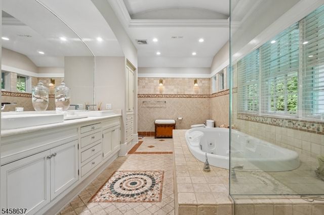 16 Holmehill Lane, Roseland Boro, NJ 07068