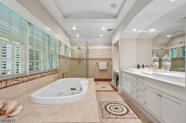 16 Holmehill Lane, Roseland Boro, NJ 07068