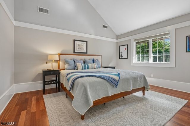 16 Holmehill Lane, Roseland Boro, NJ 07068