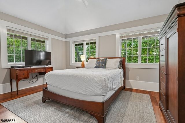 16 Holmehill Lane, Roseland Boro, NJ 07068