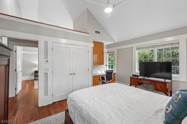 16 Holmehill Lane, Roseland Boro, NJ 07068