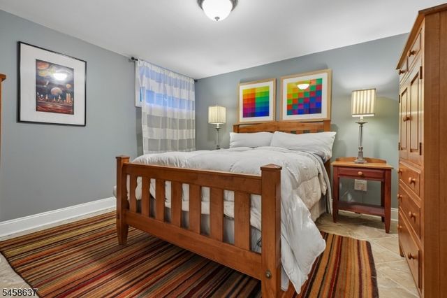 16 Holmehill Lane, Roseland Boro, NJ 07068
