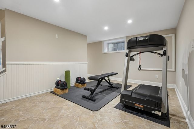 16 Holmehill Lane, Roseland Boro, NJ 07068