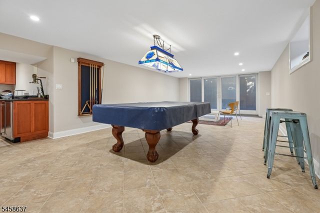16 Holmehill Lane, Roseland Boro, NJ 07068