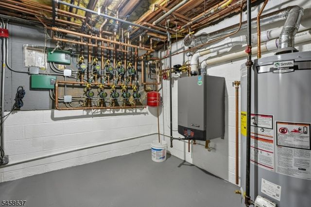 16 Holmehill Lane, Roseland Boro, NJ 07068