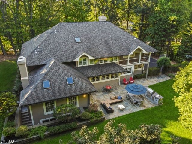 16 Holmehill Lane, Roseland Boro, NJ 07068