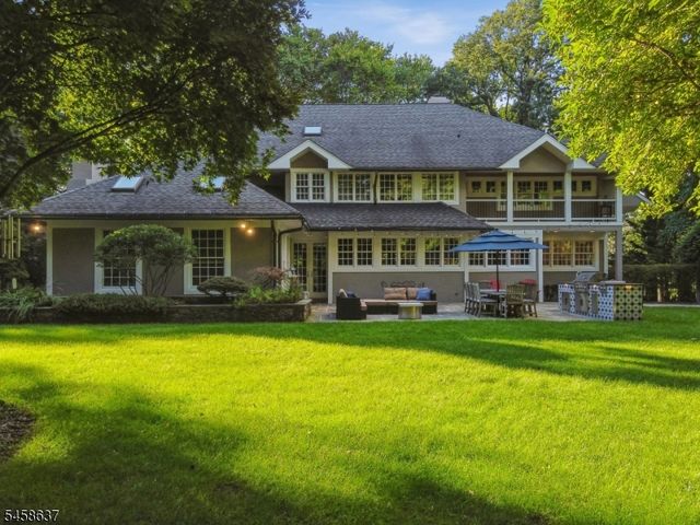 16 Holmehill Lane, Roseland Boro, NJ 07068