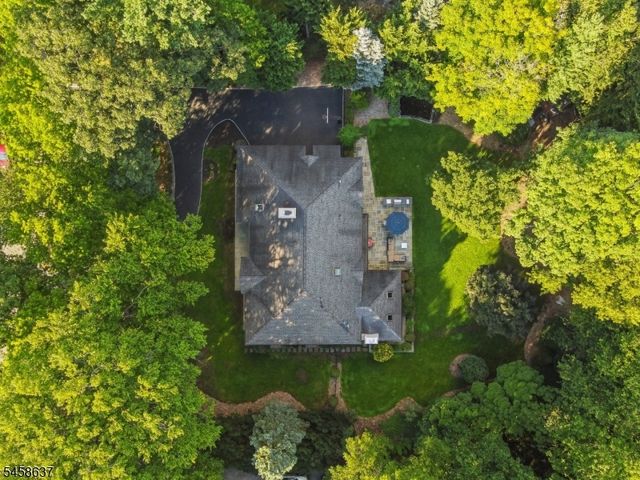 16 Holmehill Lane, Roseland Boro, NJ 07068