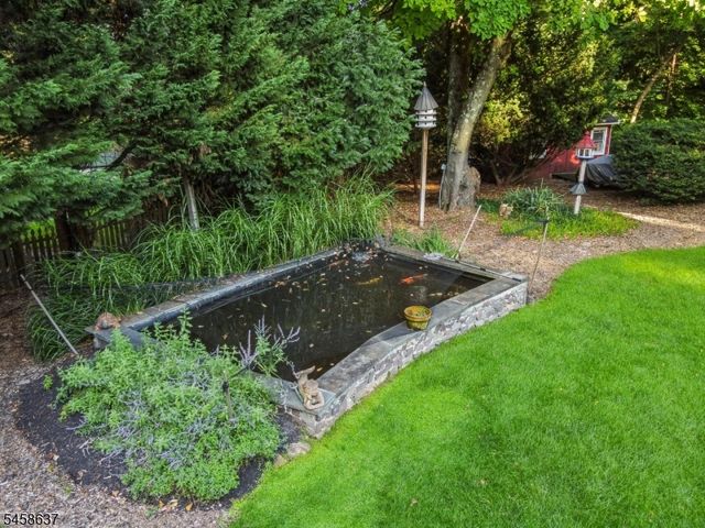 16 Holmehill Lane, Roseland Boro, NJ 07068