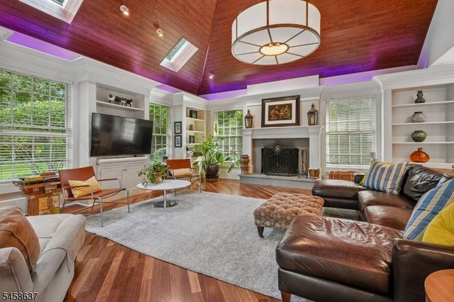 16 Holmehill Lane, Roseland Boro, NJ 07068