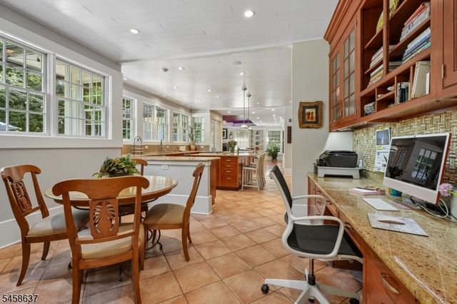 16 Holmehill Lane, Roseland Boro, NJ 07068