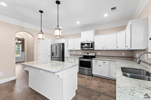 219 Warhawk Drive, Kathleen, GA 31047