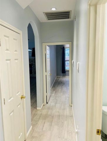 9539 Still Cove Lane, Houston, TX 77089