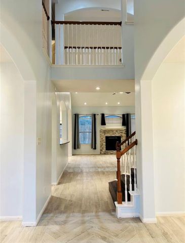 9539 Still Cove Lane, Houston, TX 77089