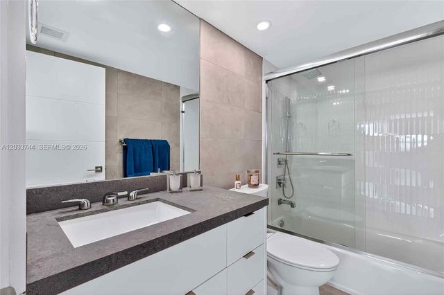 2 Grove Isle Dr B1210, Miami, FL 33133