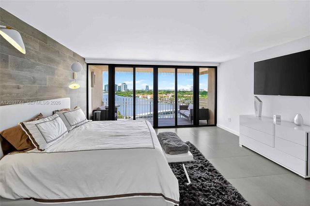 2 Grove Isle Dr B1210, Miami, FL 33133