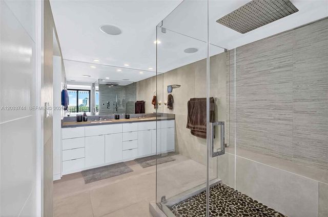 2 Grove Isle Dr B1210, Miami, FL 33133