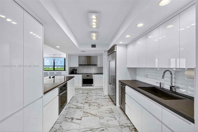 2 Grove Isle Dr B1210, Miami, FL 33133