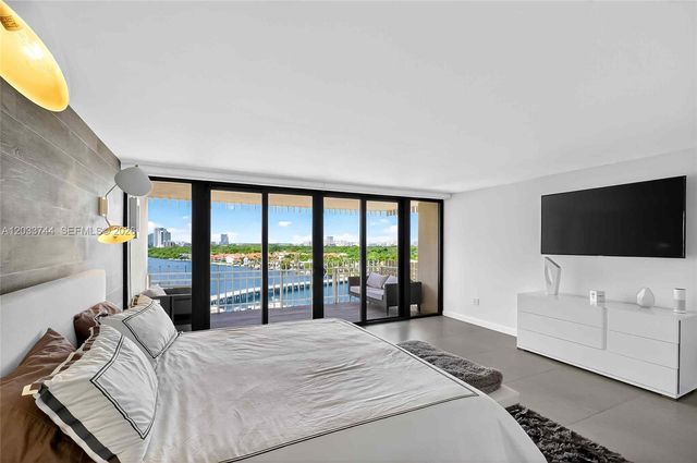2 Grove Isle Dr B1210, Miami, FL 33133