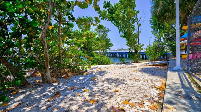 2 Grove Isle Dr B1210, Miami, FL 33133