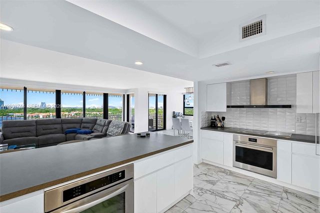 2 Grove Isle Dr B1210, Miami, FL 33133