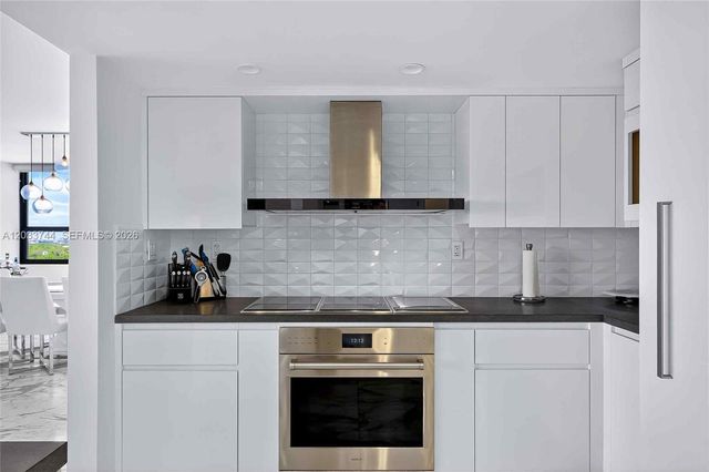 2 Grove Isle Dr B1210, Miami, FL 33133