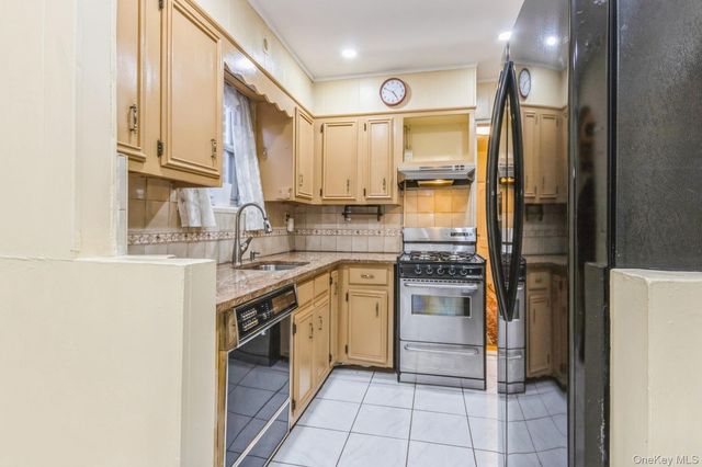 4121 Grace Avenue, Bronx, NY 10466