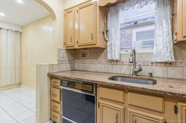 4121 Grace Avenue, Bronx, NY 10466