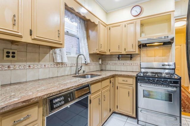 4121 Grace Avenue, Bronx, NY 10466