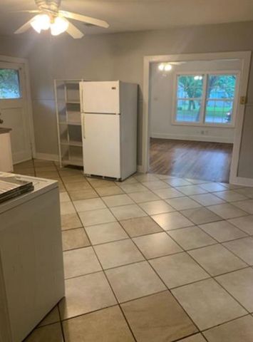 1913 W 38th ST B, Austin, TX 78731
