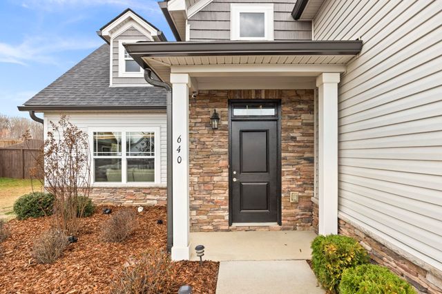 640 Whirlaway Dr, Burns, TN 37029