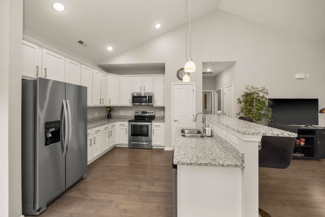 640 Whirlaway Dr, Burns, TN 37029