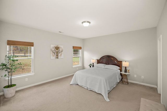 640 Whirlaway Dr, Burns, TN 37029