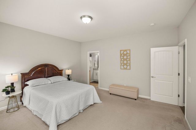 640 Whirlaway Dr, Burns, TN 37029