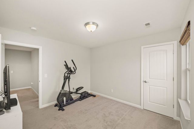 640 Whirlaway Dr, Burns, TN 37029