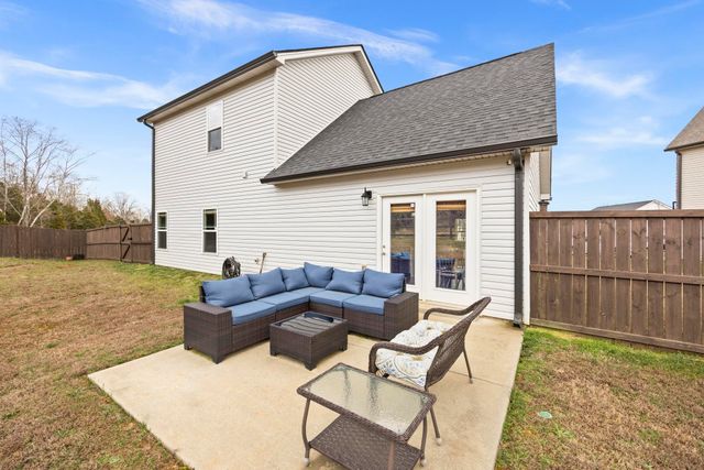 640 Whirlaway Dr, Burns, TN 37029